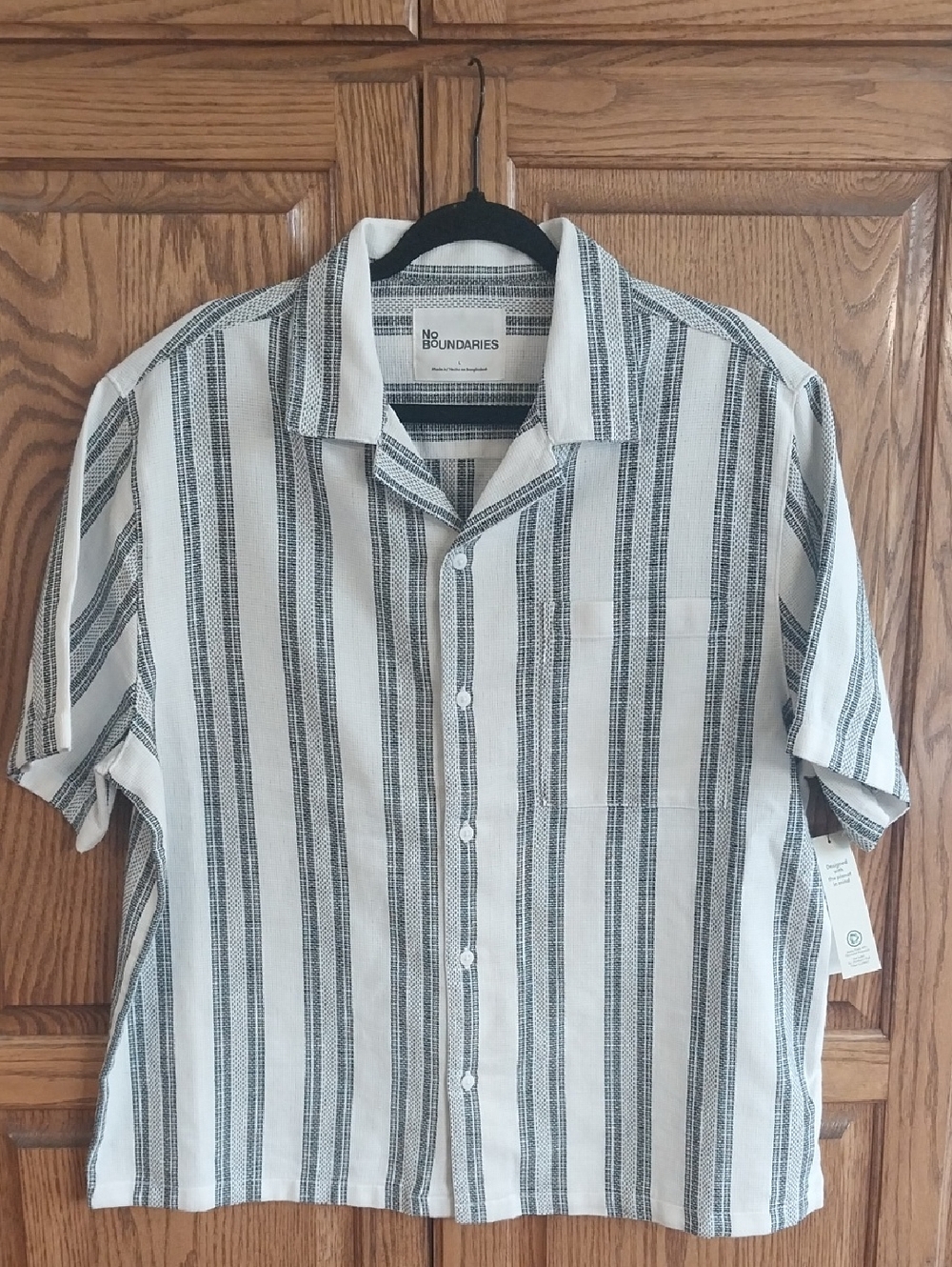 No Boundaries NWT Men's Textured Short Sleeve Shirt Size Large Ivory Gray Stripe